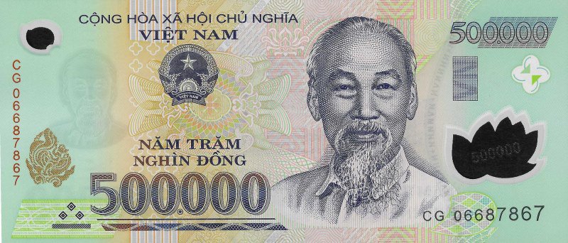 Obverse of the 500,000 đồng Vietnamese polymer banknote: engraved portrait of Hồ Chí Minh, State Emblem of Vietnam, denomination "500.000" and the legend "NĂM TRĂM NGHÌN ĐỒNG" on a cyan-blue polymer ground, with a clear transparent window at the right containing a lotus-shaped optically variable device (serial CG 06687867)